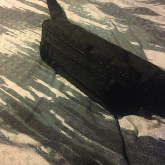 Black sling bag - Picture 2 of 4